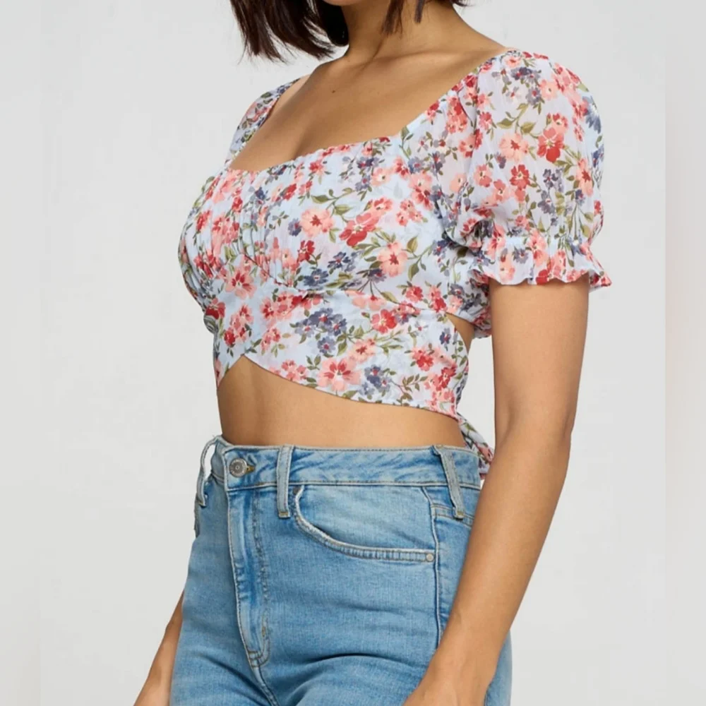 Floral Crisscross Crop Top Size Small - Picture 2 of 8